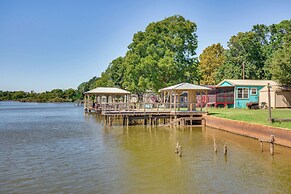 Lake Palestine Home w/ Boat Dock & View!