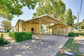 Lake Palestine Home w/ Boat Dock & View!