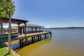 Lake Palestine Home w/ Boat Dock & View!