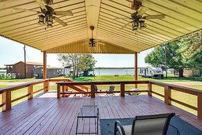 Lake Palestine Home w/ Boat Dock & View!