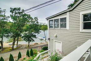 Waterfront Cape Cod Cottage on Peter's Pond