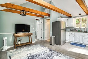 Waterfront Cape Cod Cottage on Peter's Pond