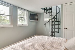 Waterfront Cape Cod Cottage on Peter's Pond