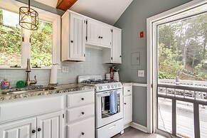 Waterfront Cape Cod Cottage on Peter's Pond