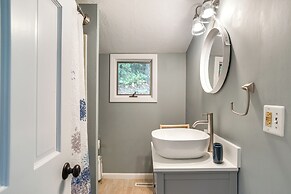 Waterfront Cape Cod Cottage on Peter's Pond