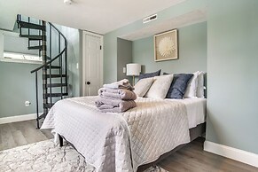 Waterfront Cape Cod Cottage on Peter's Pond