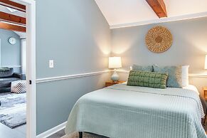 Waterfront Cape Cod Cottage on Peter's Pond