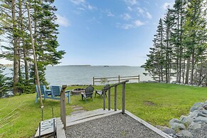 Waterfront Roque Bluffs Hideaway w/ Private Beach