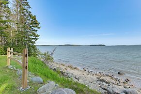 Waterfront Roque Bluffs Hideaway w/ Private Beach