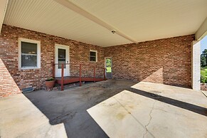 8 Mi to Lafayette: Dog-friendly Home w/ Large Yard