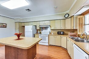 8 Mi to Lafayette: Dog-friendly Home w/ Large Yard