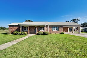 8 Mi to Lafayette: Dog-friendly Home w/ Large Yard