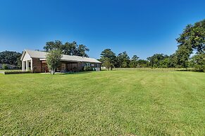 8 Mi to Lafayette: Dog-friendly Home w/ Large Yard
