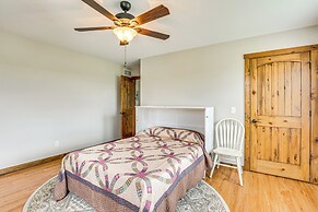 Wooded Escape w/ Pond & Grill in Pleasant City!