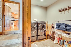 Wooded Escape w/ Pond & Grill in Pleasant City!