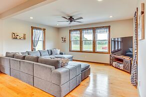 Wooded Escape w/ Pond & Grill in Pleasant City!