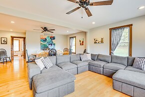 Wooded Escape w/ Pond & Grill in Pleasant City!