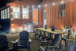 10 Mi to Crane Beach: Wooded Home Near Boston!