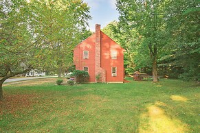 10 Mi to Crane Beach: Wooded Home Near Boston!