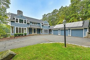 Luxe Lake House in Connecticut: Private Dock