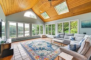 Luxe Lake House in Connecticut: Private Dock