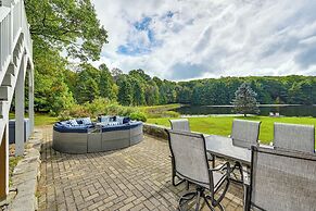 Luxe Lake House in Connecticut: Private Dock