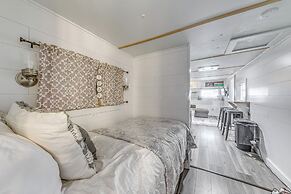 Mountain-view Cabin w/ Hot Tub in Ruidoso!