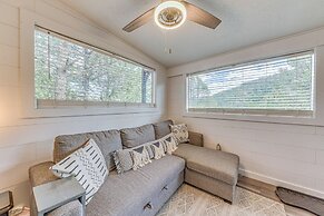 Mountain-view Cabin w/ Hot Tub in Ruidoso!