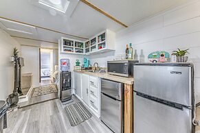 Mountain-view Cabin w/ Hot Tub in Ruidoso!