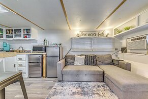 Mountain-view Cabin w/ Hot Tub in Ruidoso!