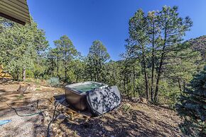 Mountain-view Cabin w/ Hot Tub in Ruidoso!