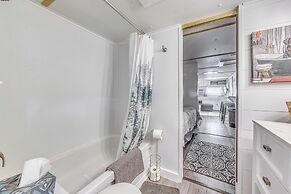 Mountain-view Cabin w/ Hot Tub in Ruidoso!