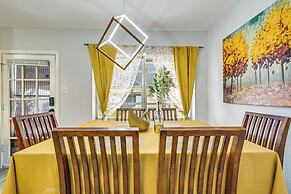 3 Mi to Usf: Chic Home w/ Yard in Tampa!