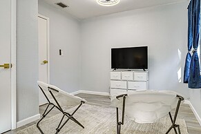 3 Mi to Usf: Chic Home w/ Yard in Tampa!