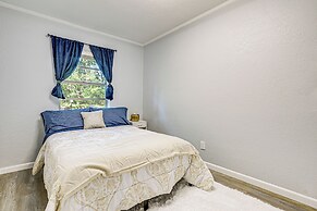 3 Mi to Usf: Chic Home w/ Yard in Tampa!