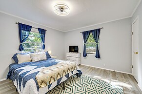 3 Mi to Usf: Chic Home w/ Yard in Tampa!