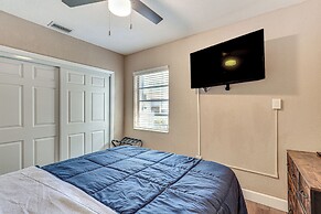 11 Mi to South Beach: Home w/ Screened Porch!