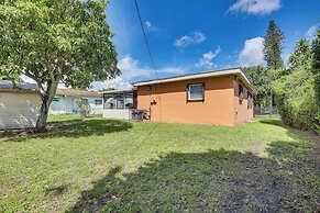 11 Mi to South Beach: Home w/ Screened Porch!