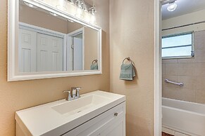 11 Mi to South Beach: Home w/ Screened Porch!