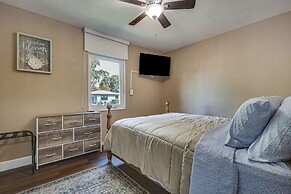 11 Mi to South Beach: Home w/ Screened Porch!