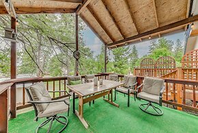 Eagle's Nest - Hot Tub, Deck & Prime Location 2 Bedroom Cabin