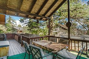 Eagle's Nest - Hot Tub, Deck & Prime Location 2 Bedroom Cabin