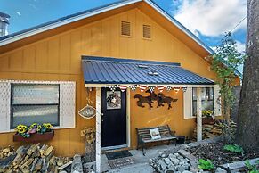 Eagle's Nest - Hot Tub, Deck & Prime Location 2 Bedroom Cabin