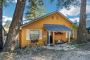 Eagle's Nest - Hot Tub, Deck & Prime Location 2 Bedroom Cabin