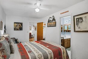 Eagle's Nest - Hot Tub, Deck & Prime Location 2 Bedroom Cabin