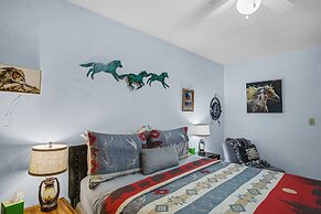 Eagle's Nest - Hot Tub, Deck & Prime Location 2 Bedroom Cabin