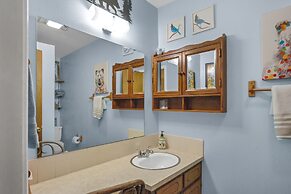 Eagle's Nest - Hot Tub, Deck & Prime Location 2 Bedroom Cabin