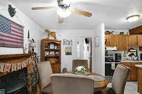 Eagle's Nest - Hot Tub, Deck & Prime Location 2 Bedroom Cabin