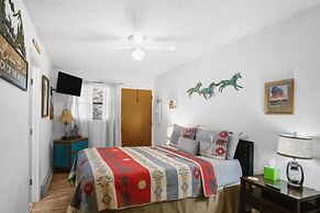 Eagle's Nest - Hot Tub, Deck & Prime Location 2 Bedroom Cabin