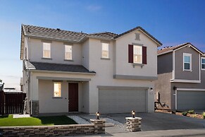 Spacious 3br Home With Charming Backyard 3 Bedroom Home